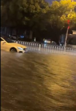 湖南長沙7日晚出現大暴雨。小紅書