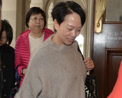 許步明今日亦有到庭。