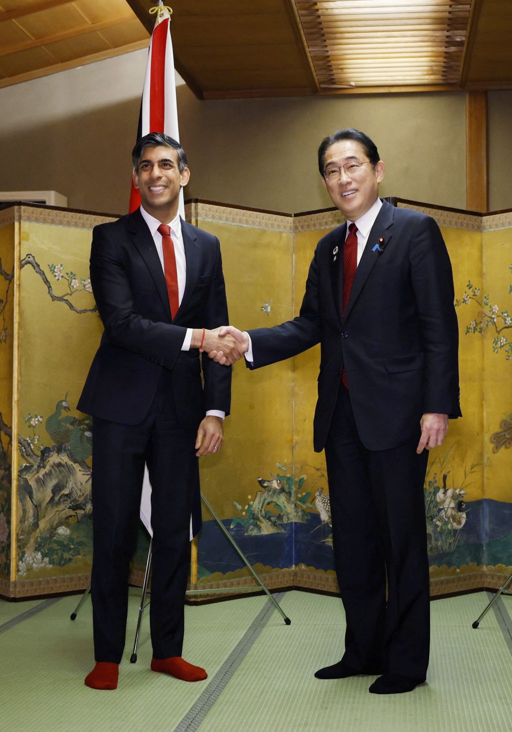 在日本广岛举行的七国集团领导人峰会期间，英国首相辛伟诚与日本首相岸田文雄举行双边会晤。reuters