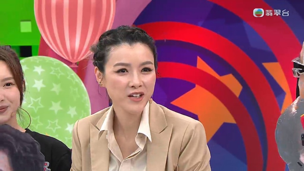 陈茵媺久未拍TVB剧集，一出场即跟曾志伟打招呼闲聊。