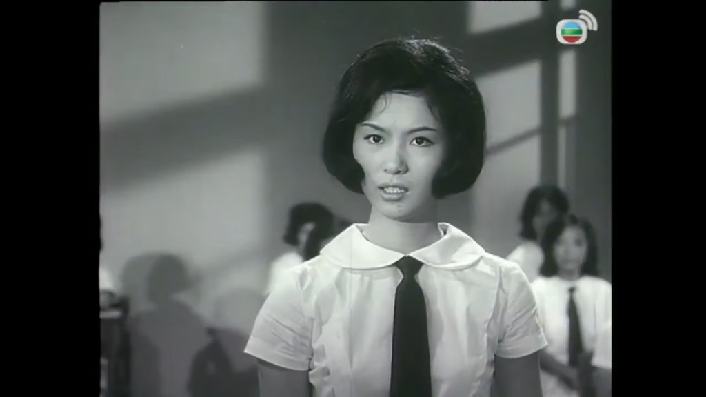 1966年的《播音王子》饰演学生妹。