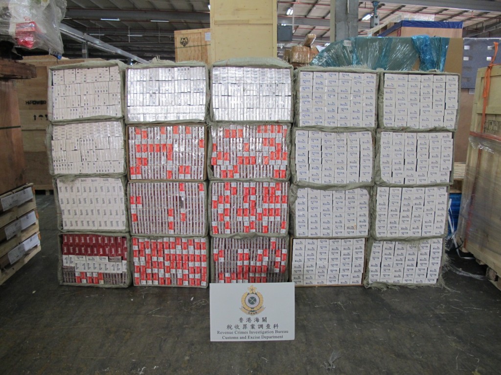 海关共检获超过78万支怀疑私烟,估计市值约350万元。 海关共检获超过78万支怀疑私烟,估计市值约350万元。