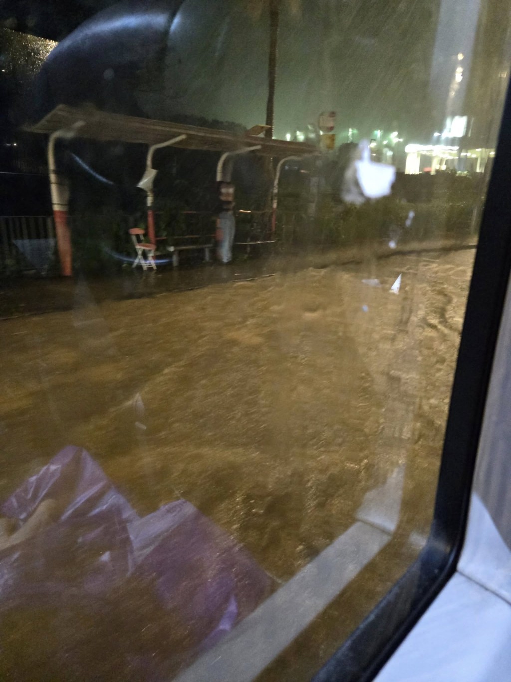 西貢有道路水浸。FB:西貢人日報 西貢有道路水浸。FB:西貢人日報
