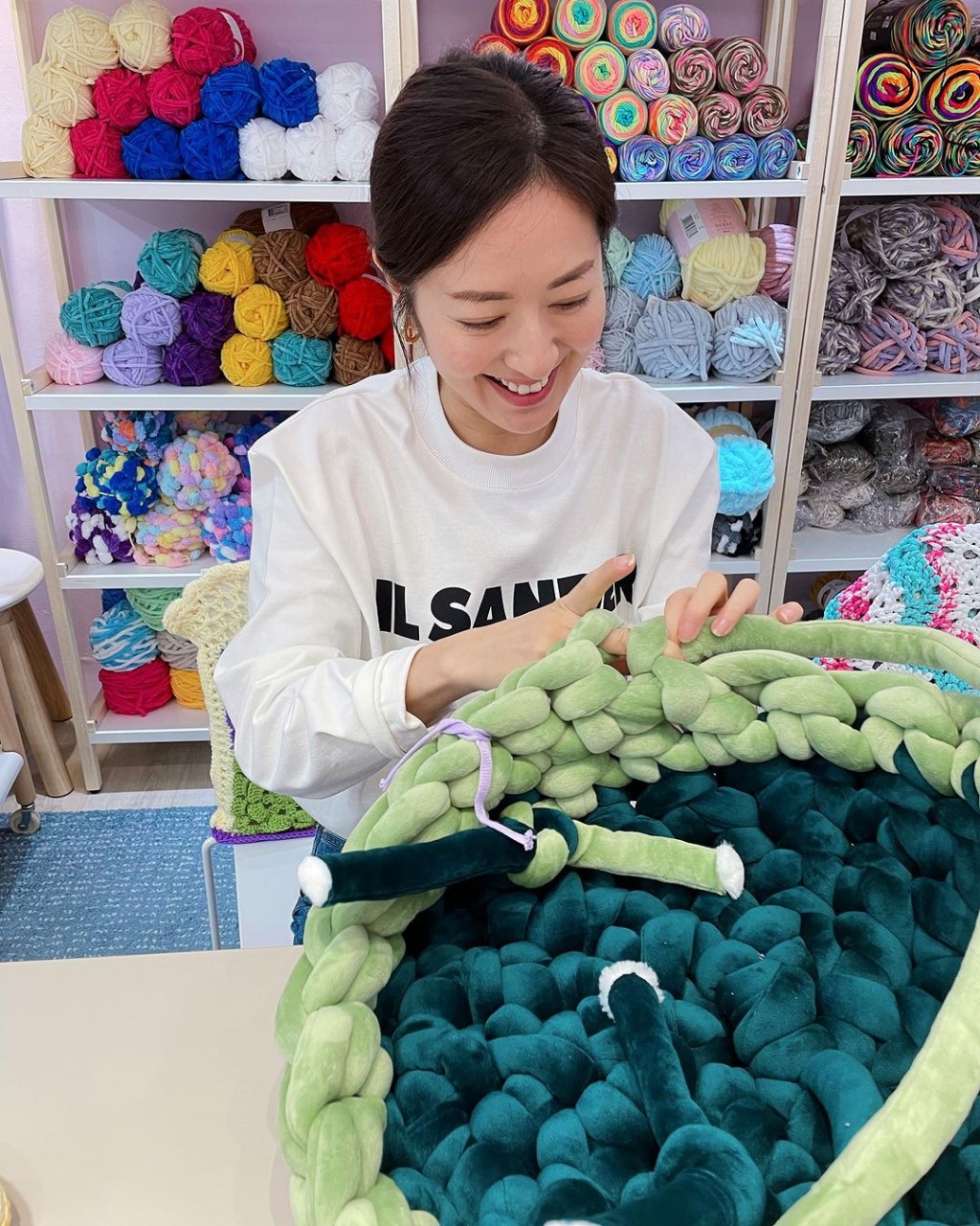 唐詩詠最近愛上編織，更為愛貓織了個安樂窩。