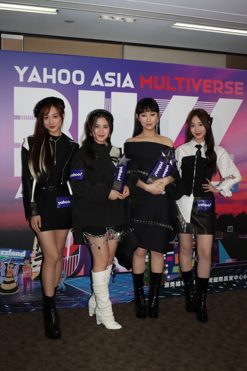 After Class成员炎明熹（Gigi）、姚焯菲（Chantel）、锺柔美（Yumi）与詹天文（Windy）一同亮相《Yahoo Asia Multiverse Buzz Awards 2022》，获颁「乐坛新势力（组合）」。