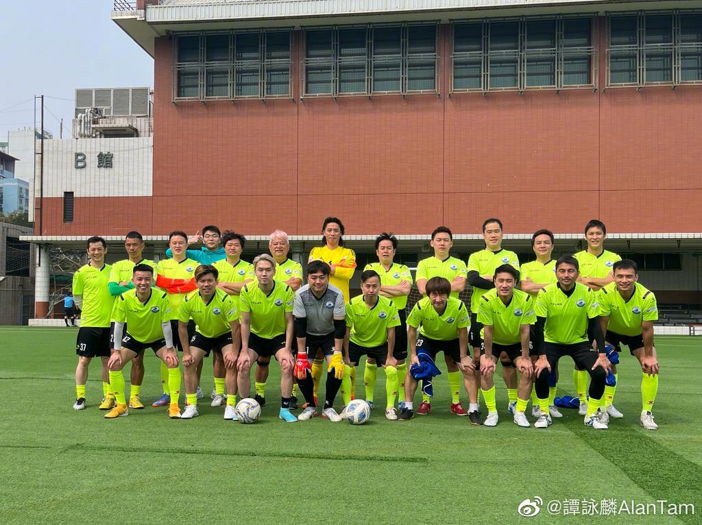 现年72岁的陈百祥宝刀未老，经常参加明星足球队比赛。