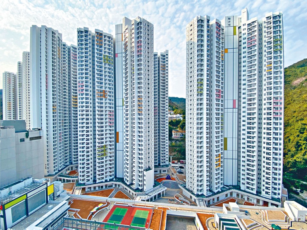政府宣布駿洋邨第四和第五座,可於本月底陸續入伙。