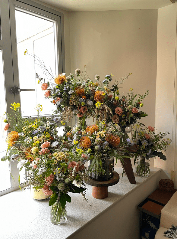 nao florist 全写为 not an ordinary floristry。透过搜罗奇花异草，以不同角度实践花艺，探索不一样的生活。