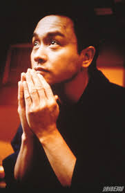 张国荣2003年4月在香港文华东方酒店自杀身亡。