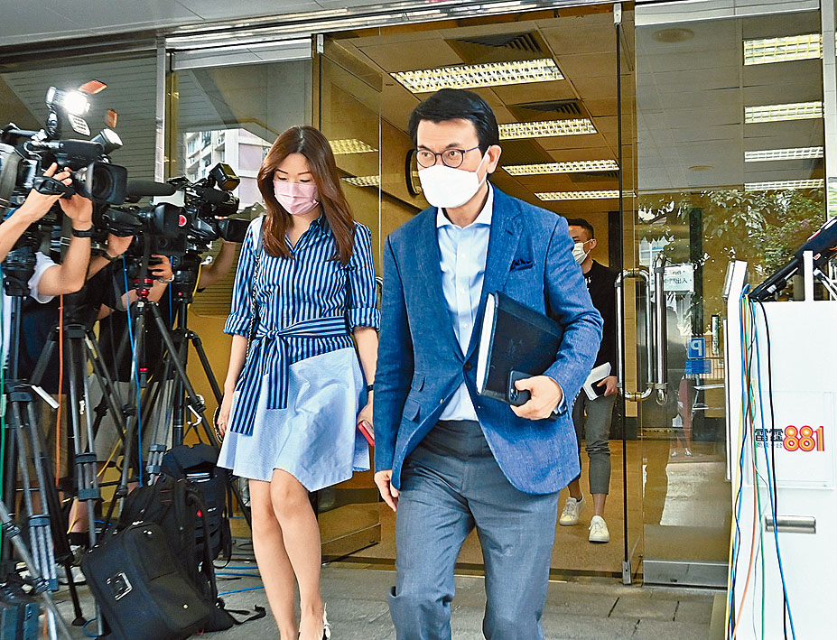 商經局局長邱騰華出席電台節目。