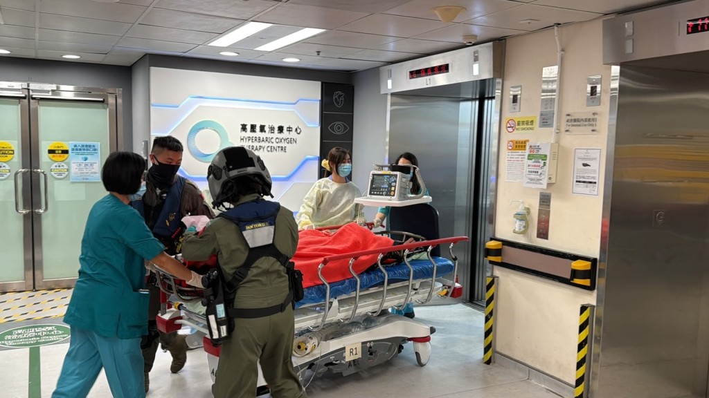 昏迷男子送院搶救。劉漢權攝
