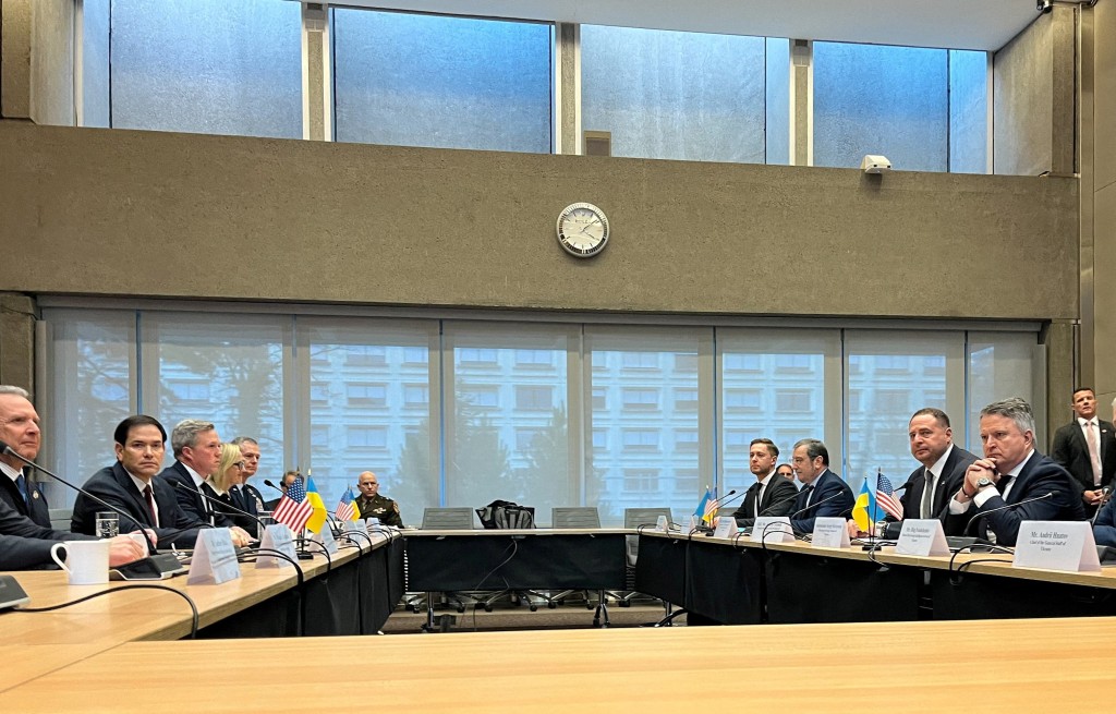 美乌代表团日内瓦商讨和平方案，双方形容会谈富有成效。路透社