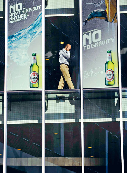 ■百威英博積極賣產以減輕財政壓力。