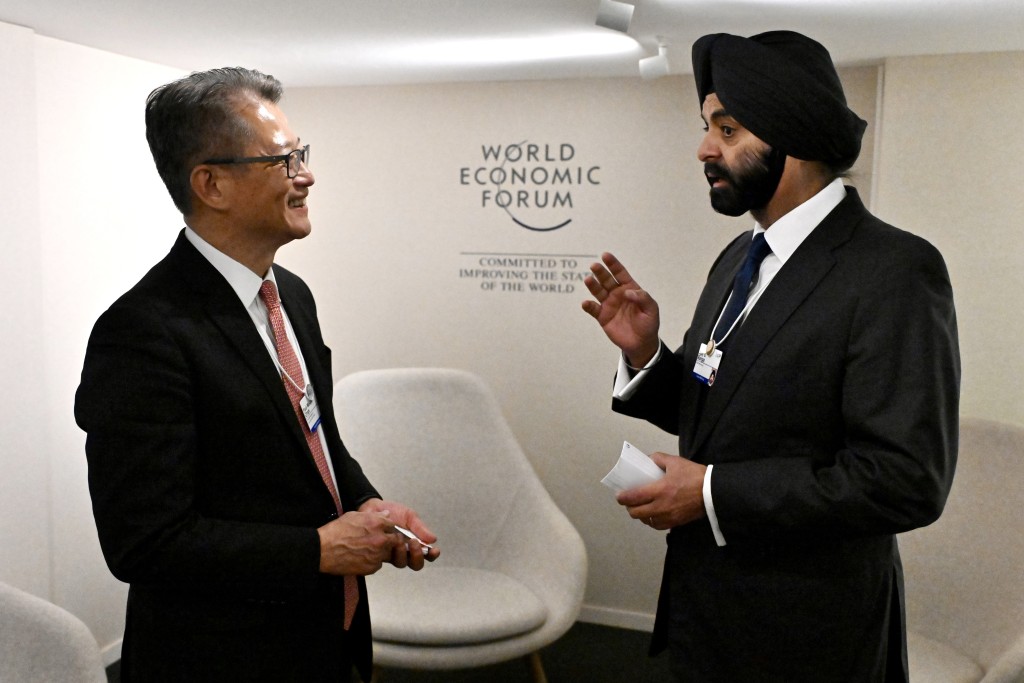 陳茂波（左）與世界銀行集團行長彭安杰（右）會面。陳茂波網誌圖片