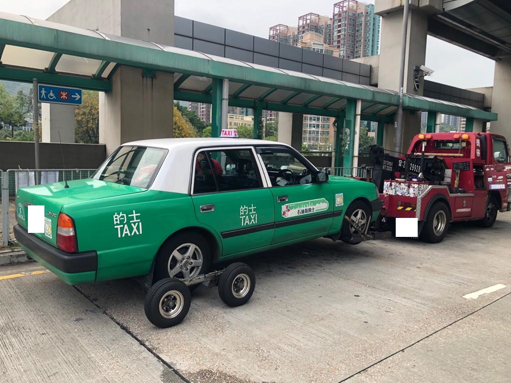 警方拖走了違例車輛。 警方提供