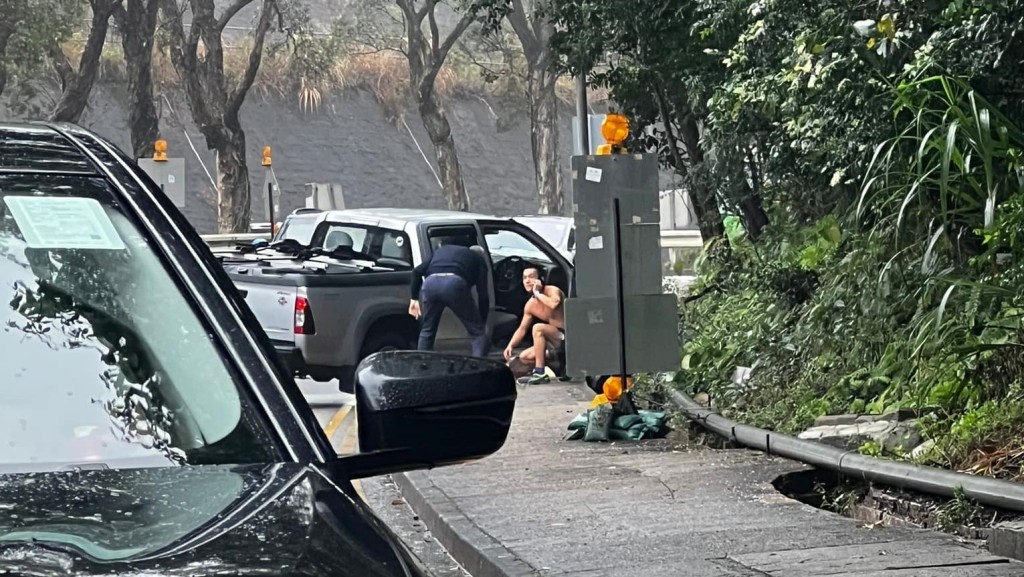 女途人被农夫车撞倒困车底。马路的事 (即时交通资讯台)Bosco Chu