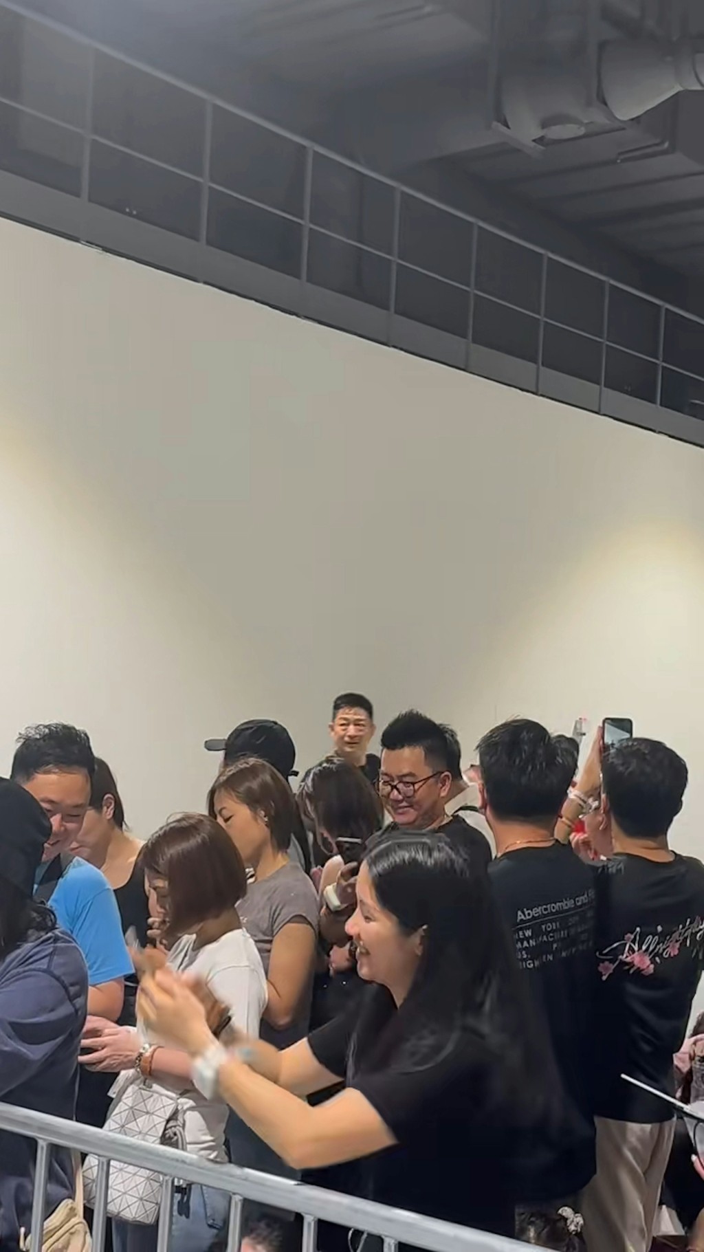 楊證樺近日為謝霆鋒演唱會擔任保安工作,成為台下另類焦點。 楊證樺近日為謝霆鋒演唱會擔任保安工作,成為台下另類焦點。