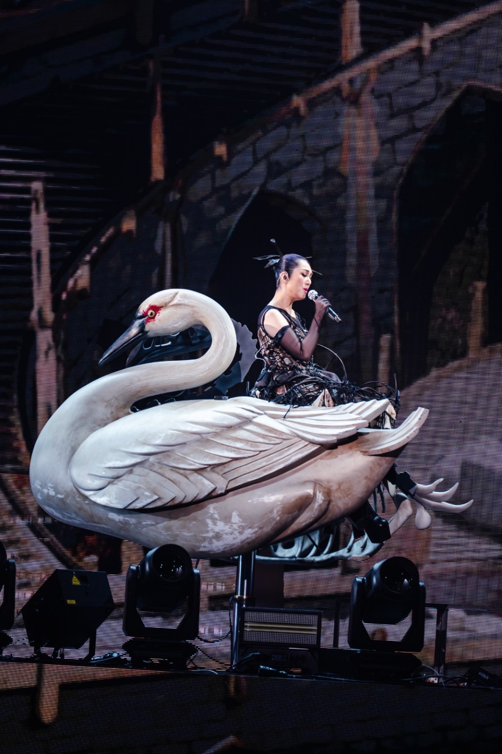 千嬅︰「我返嚟啦,我好掛住你哋!好多謝今晚每一位特別觀眾……」 千嬅︰「我返嚟啦,我好掛住你哋!好多謝今晚每一位特別觀眾……」