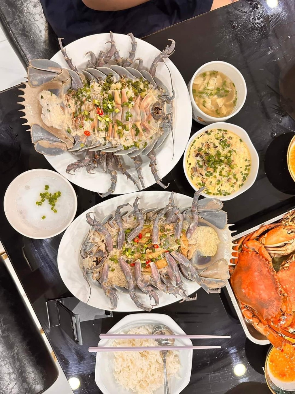 還配搭了蒸蛋與白飯食用。 (圖源：Facebook群組@「香港街市魚類海鮮研究社」)