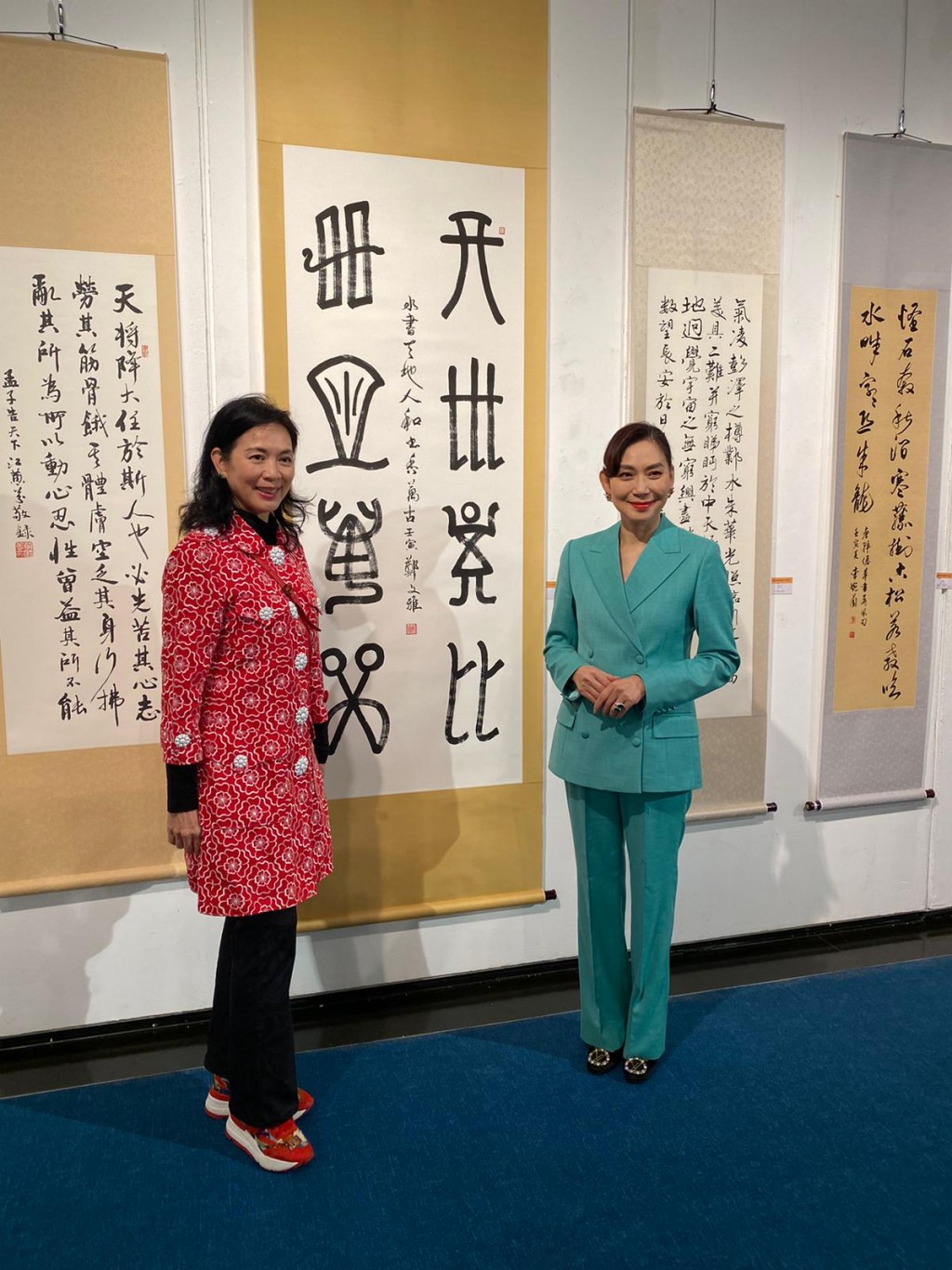 郑文雅及邝美云周四出席香港书艺会30周年会员作品展