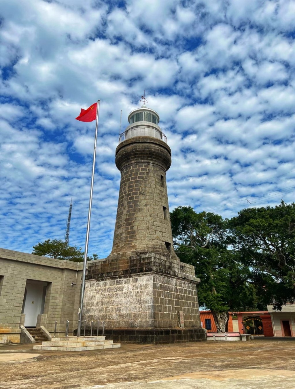 湛江旅遊景點2024｜5. 硇洲島 硇洲燈塔與倫敦燈塔和好望角燈塔並稱世界三大燈塔，也是湛江八景的「硇洲古韻」。（圖片來源：小紅書@愛新覺羅猛）