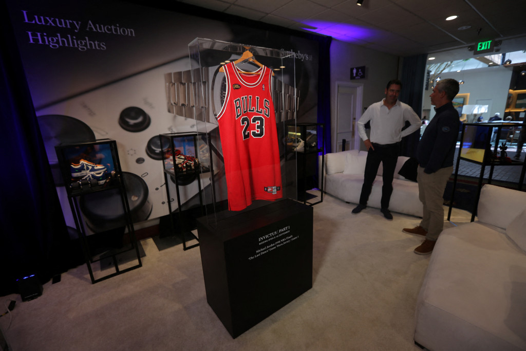  米高佐敦NBA冠軍賽球衣，逾7900萬成交創紀錄。路透