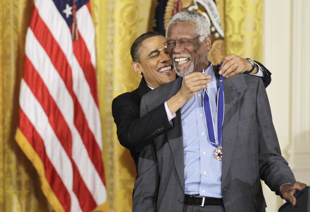 前美國總統奧巴馬向標羅素頒勳章。AP資料圖片