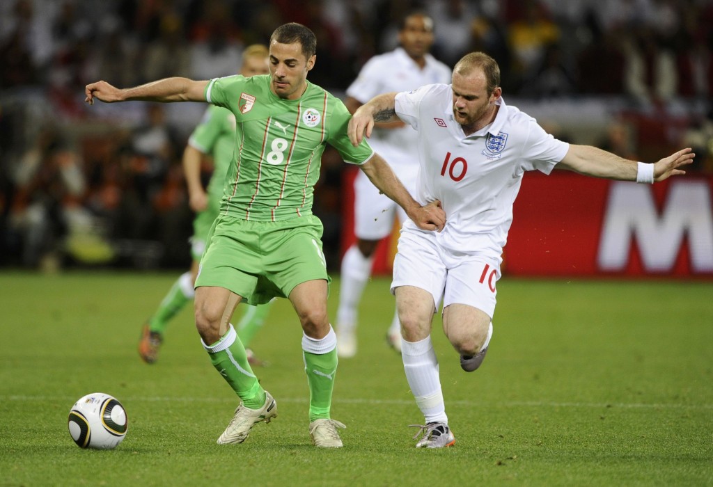 一○年世界杯，英格兰中场有林伯特和谢拉特拍档中场，前线则有朗尼。不过，他们在分组赛0:0闷和阿尔及利亚。Reuters资料图片