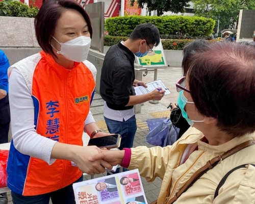 李慧琼同屯門支部團隊在區內開設街站。李慧琼FB圖片