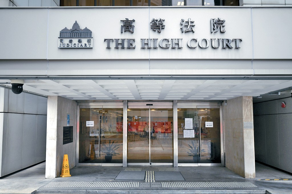 被告黄沛添昨于高等法院承认一项蓄意伤人罪。