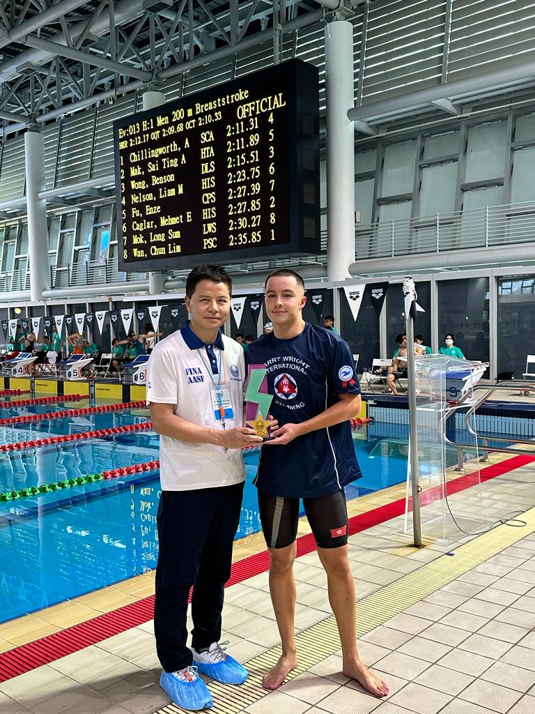 Adam Chillingworth(右)刷新男子200米蛙泳香港紀錄。香港泳總圖片