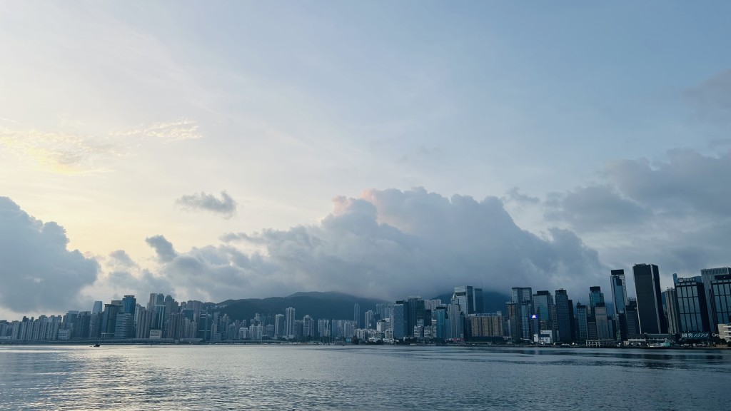 稍後有幾陣驟雨,局部地區有雷暴。蔡楚輝攝 稍後有幾陣驟雨,局部地區有雷暴。蔡楚輝攝
