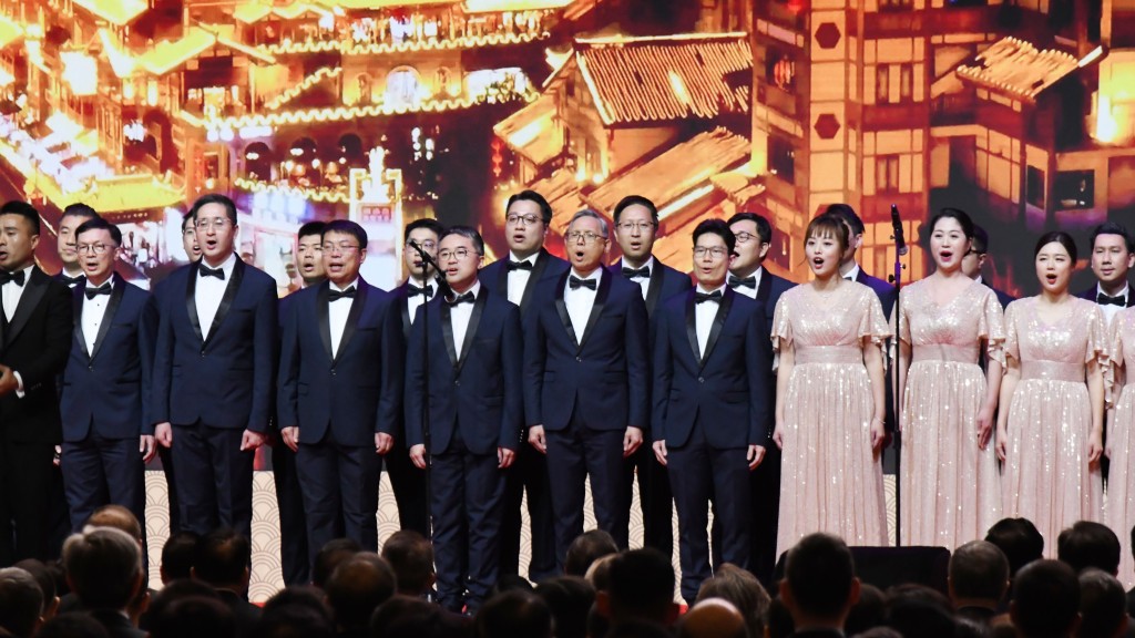 中聯辦新春團拜大合唱，全體副局及政助出動。