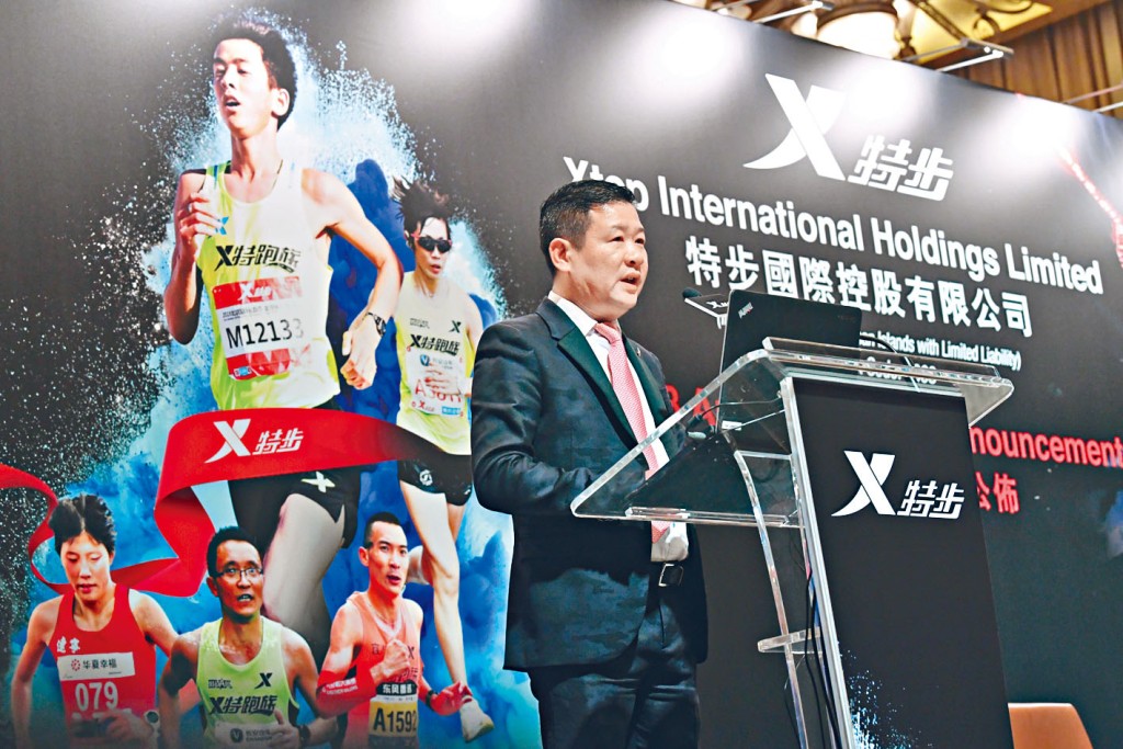 特步以2.6億美元收購多個國際知名品牌。圖為集團主席兼行政總裁丁水波。