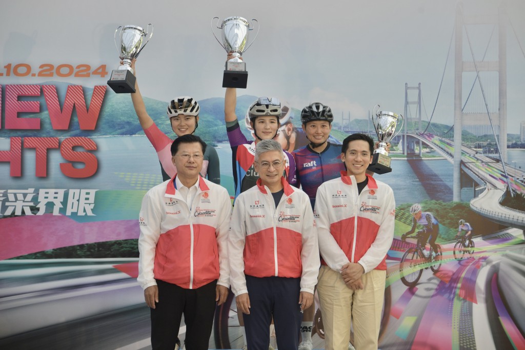 环粤港澳大湾区城市自行车挑战赛（香港站）新鸿基地产女子公开组得奖者。陈浩元摄