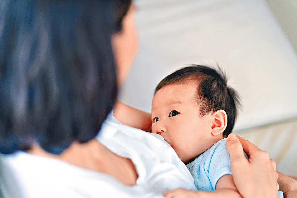 ■母乳含有豐富母乳益生菌,可減少孩子患濕疹等敏感的機會。 ■母乳含有豐富母乳益生菌,可減少孩子患濕疹等敏感的機會。