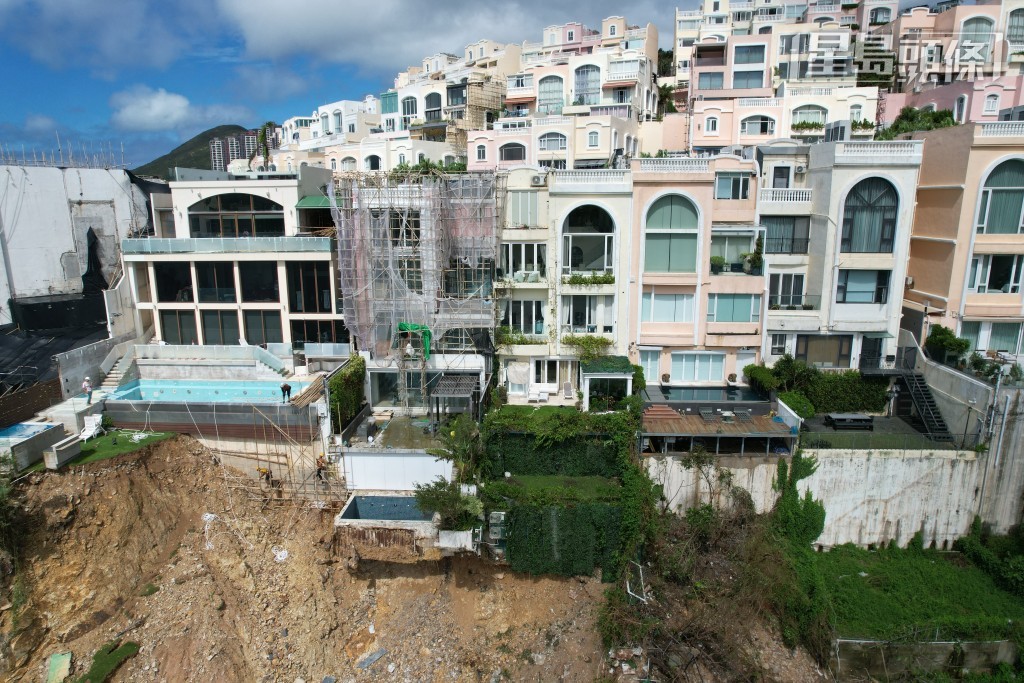 紅山半島在9月世紀暴雨中發生山泥傾瀉，令多間獨立屋疑涉僭建及佔用官地問題曝光。資料圖片