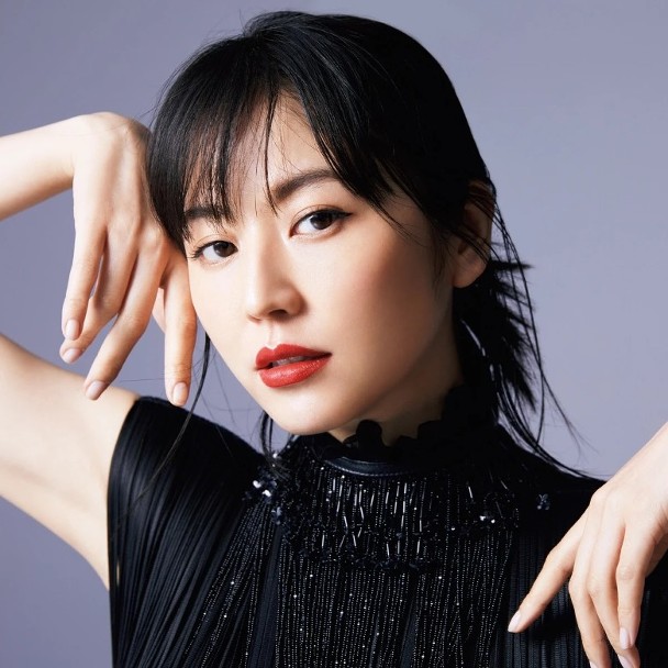 長澤今次的寫真集分別由3名攝影師操刀。