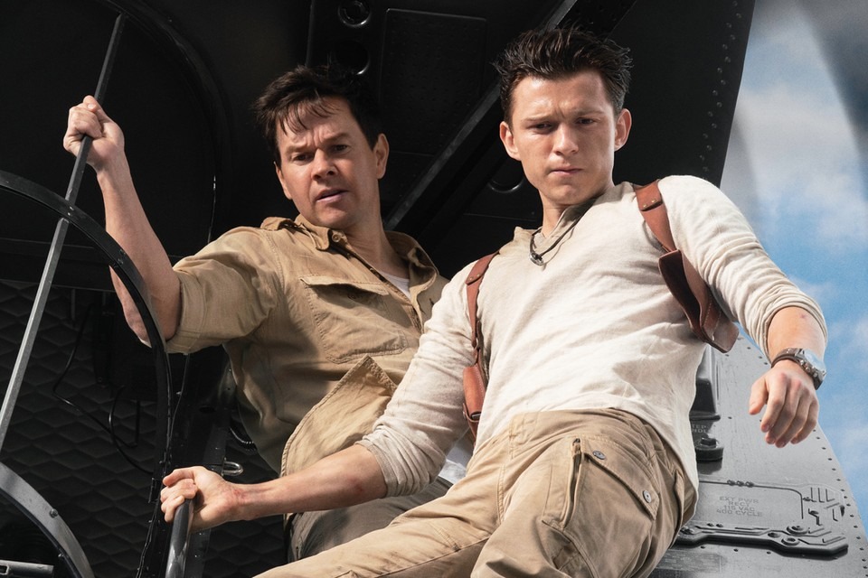 湯姆和麥克（左）主演的《秘境探險》，北美首周末票房勁收4,415萬美元稱冠。