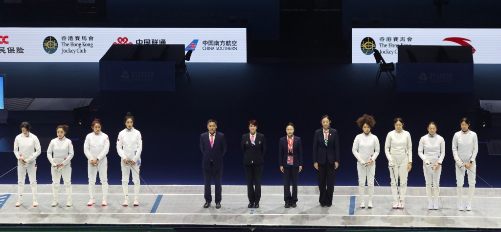 女子重剑队出战铜牌战。徐嘉华摄 女子重剑队出战铜牌战。徐嘉华摄