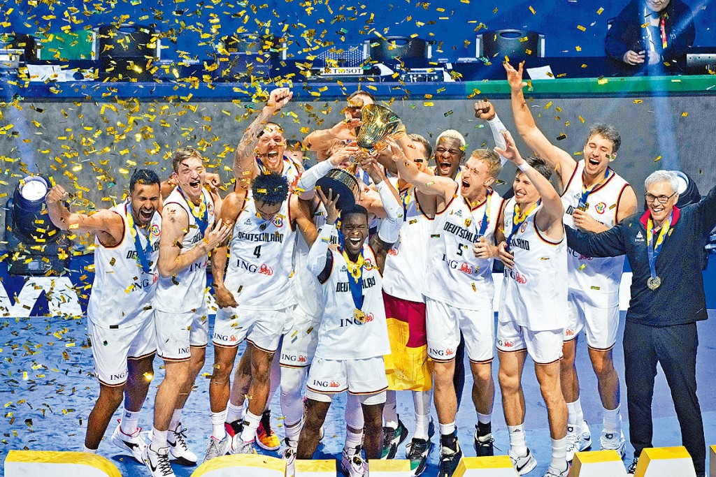 德国男篮于世杯历史性夺冠，令人刮目相看。