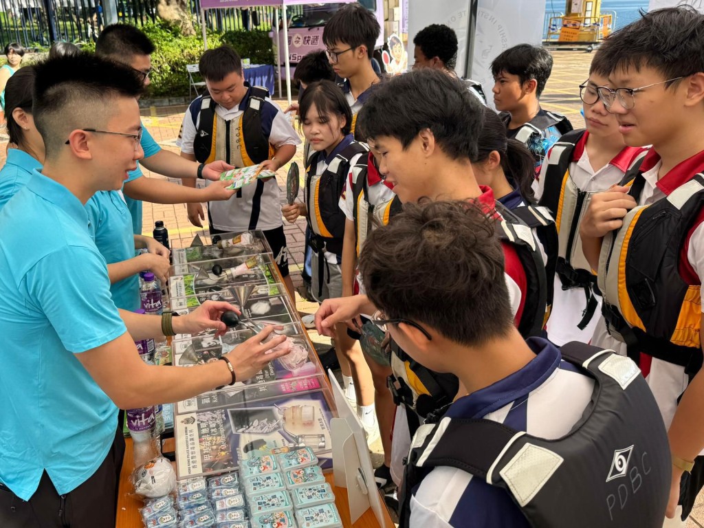 警察龍舟會今日在馬料水水警基地舉行「警察龍舟會《香港國安法》公佈實施五周年慈善龍舟賽」。警方圖片