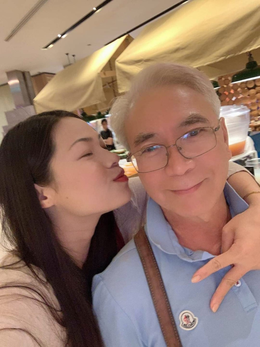 基哥先带Chris回佛山见父母，他坦言首次见家长有点紧张。