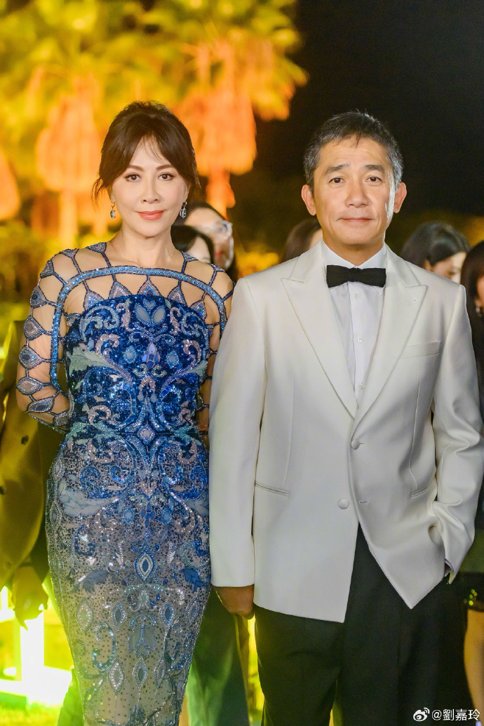 刘嘉玲与梁朝伟婚孖住现身〈第36届中国电影节金鸡奖颁奖典礼〉。 
