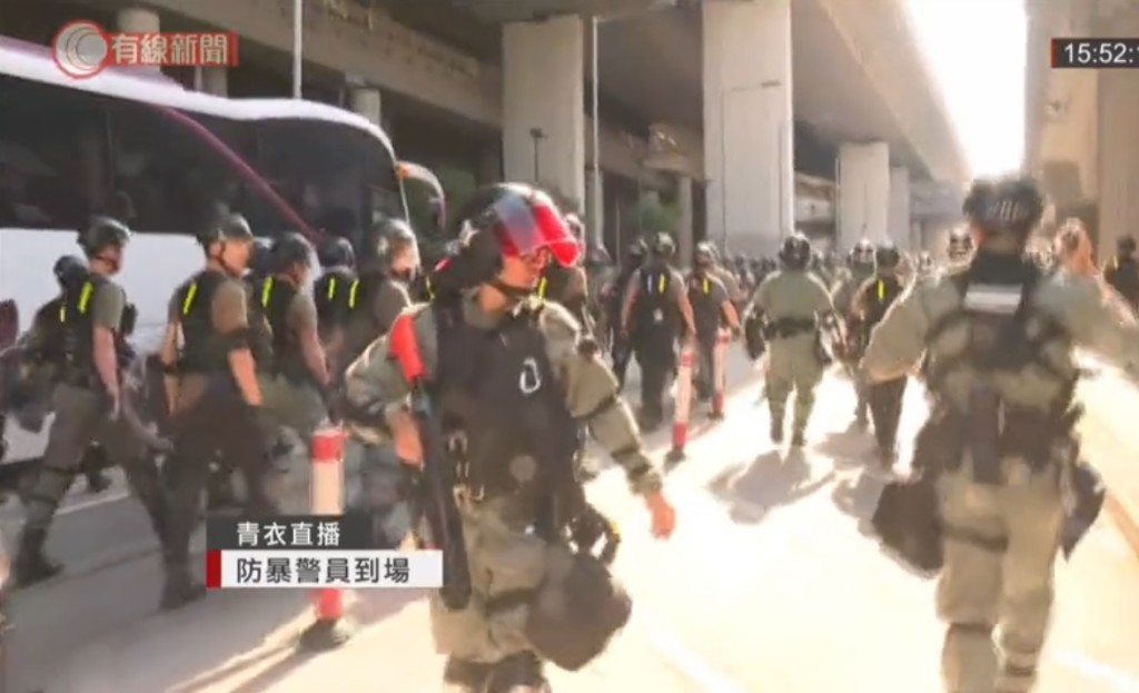 防暴警察到場。有線新聞截圖