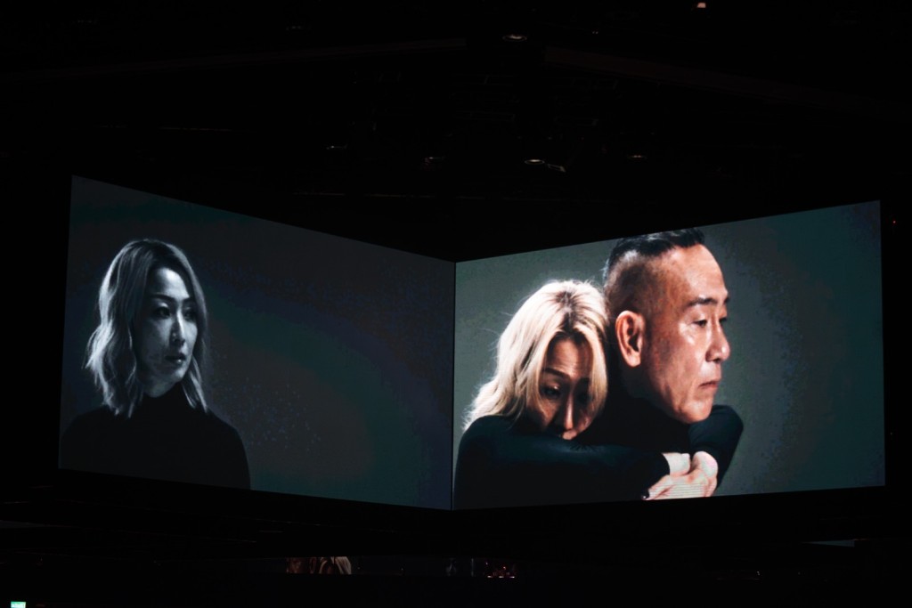 每晚演唱會「眼淚系列」環節，現場熒光幕都會播出一段Sammi與林保怡的劇場作引旨。