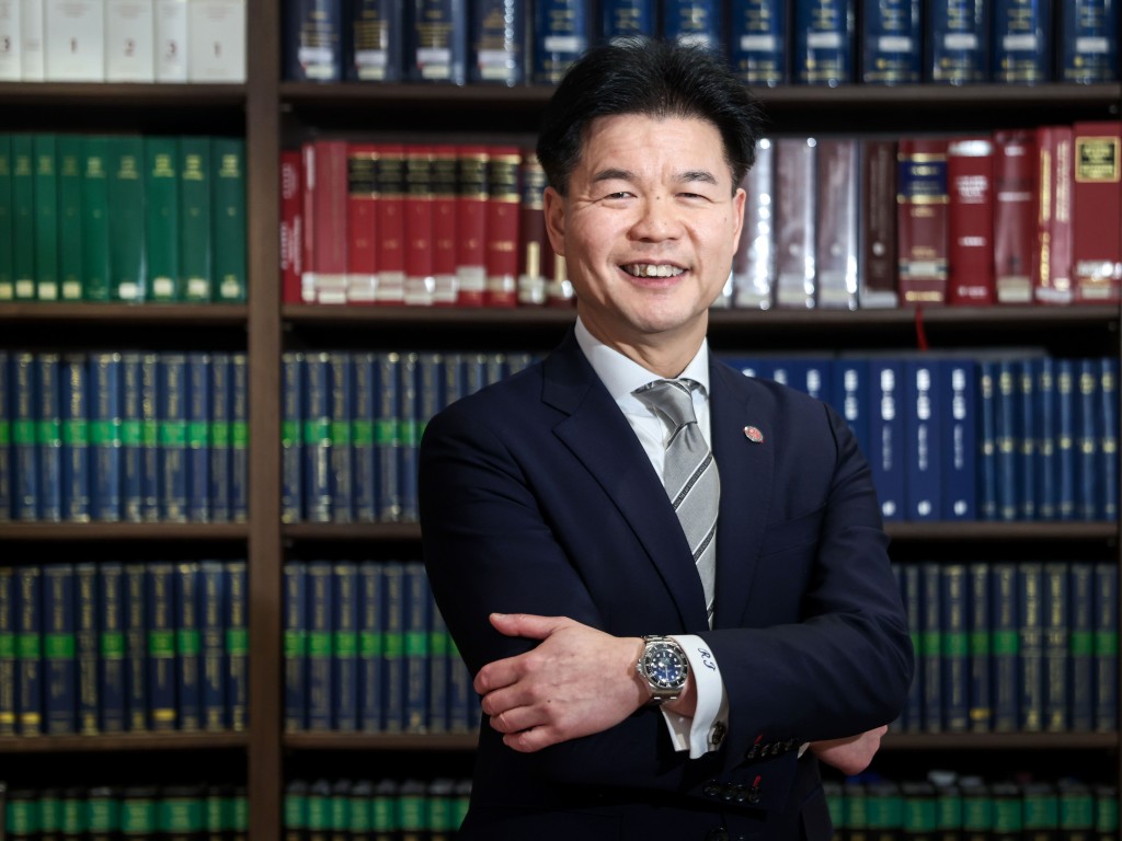 香港律師會換屆,湯文龍成功連任會長。何家豪攝 香港律師會換屆,湯文龍成功連任會長。何家豪攝
