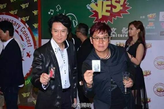 刘锡明终于获得拍Yes卡的机会，更将此卡送给女儿。