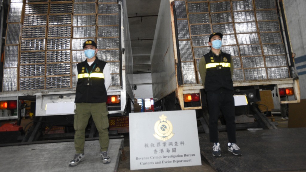 海關破荃灣工廈私煙倉 檢1300萬元貨拘一男