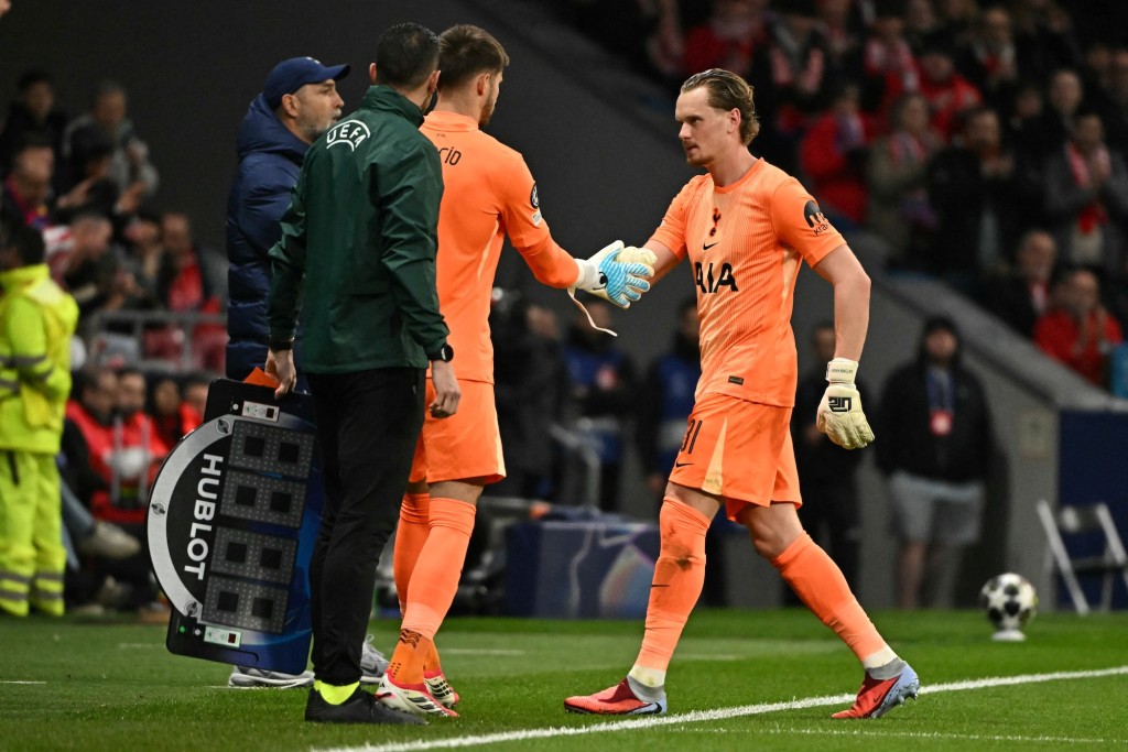 堅士基於17分鐘被換走。法新社